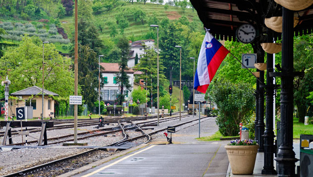 Estación de tren en Eslovenia © lbrix / Shutterstock