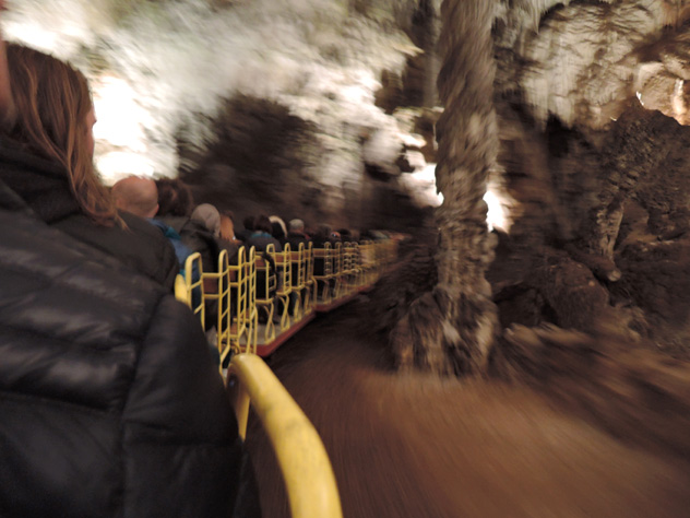 Tren subterráneo de la cueva de Postojna, Eslovenia © majak66 / Shutterstock